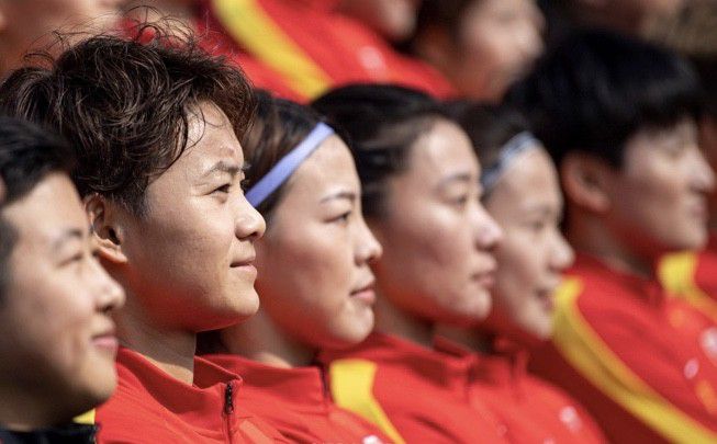 女人扒开腿让男人爽桶
